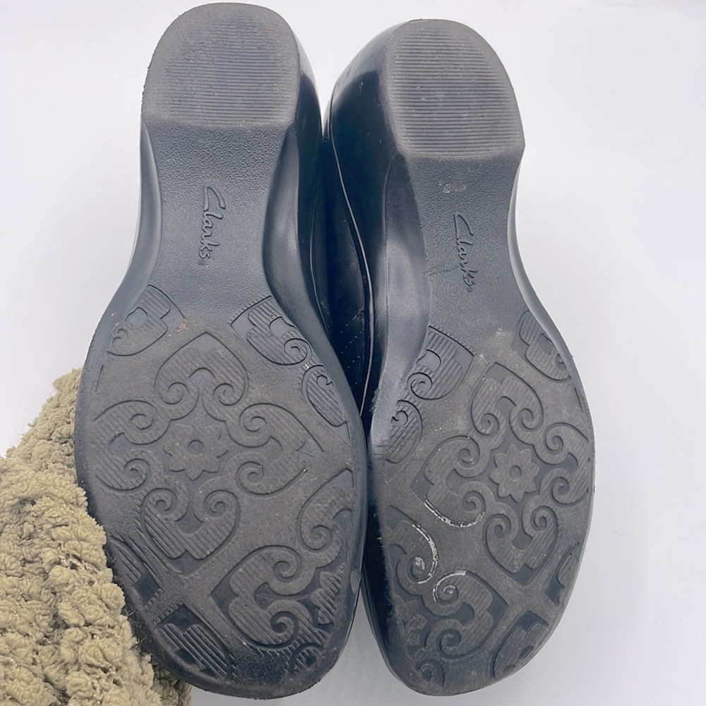 Clark’s Black Leather Buckle Loafers - Picture 9 of 9